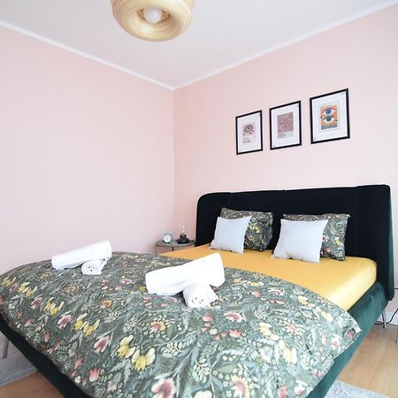 Stylish Apartment With Video Projector Bucureşti Eksteriør bilde