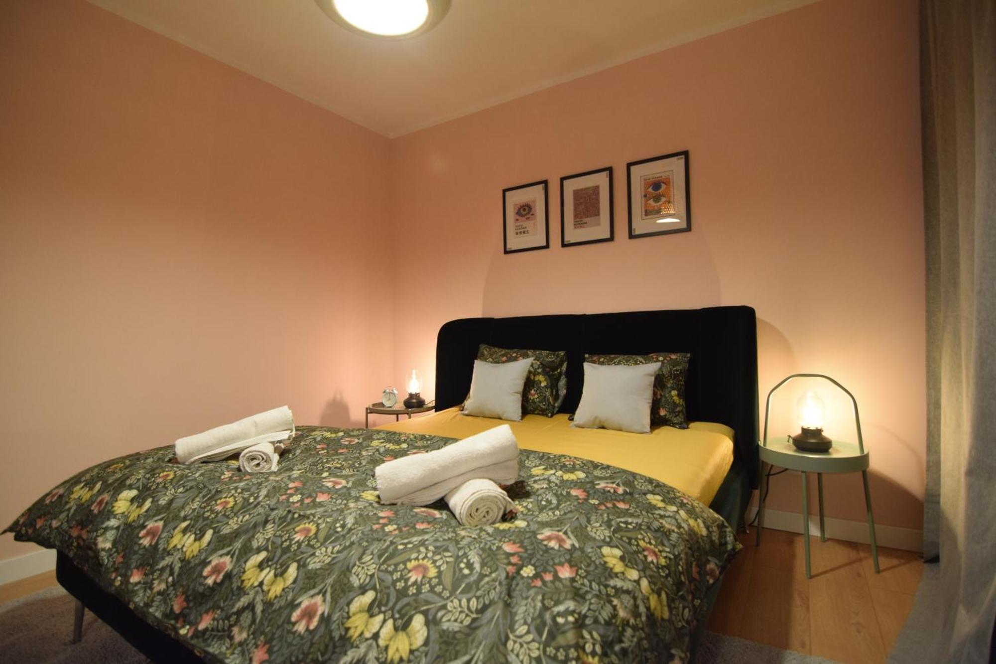 Stylish Apartment With Video Projector Bucureşti Eksteriør bilde